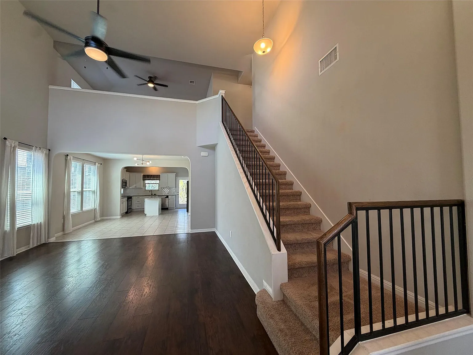3 bed, 2.5 bath, 2117 sqft, $2,500 — Photo 3
