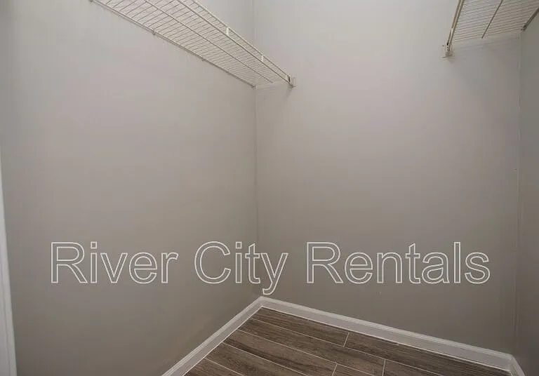 5021 Fulham Rd S — Photo 13