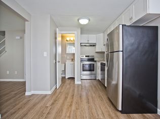 8 Stanley Ct, Chicopee, MA 01020