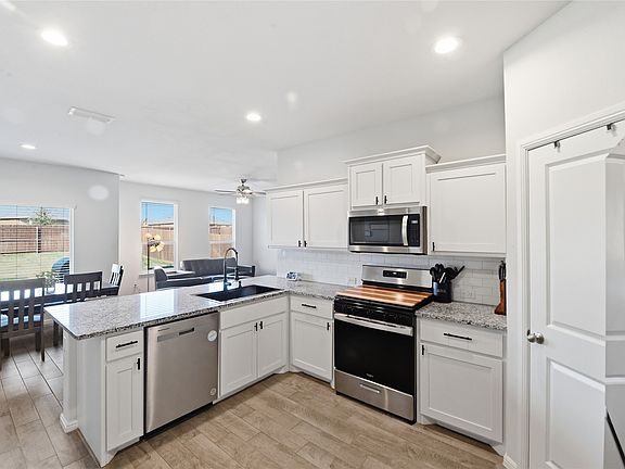 4th image of 8617 Sandy Park Dr