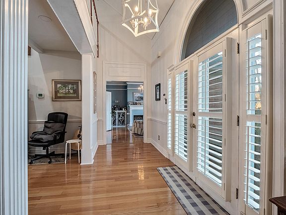 2nd image of 9789 Woodland View Ln