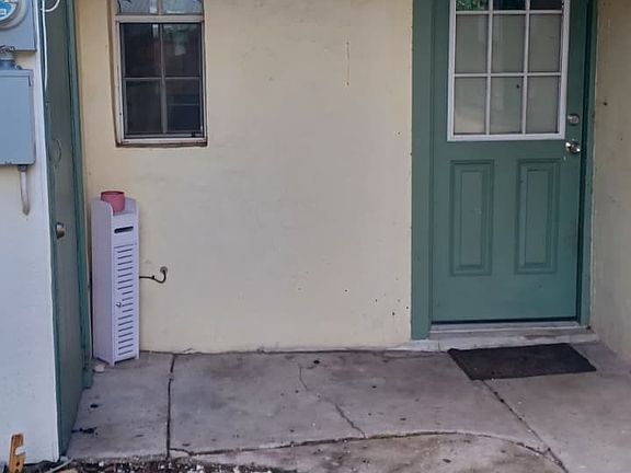 3rd image of 404 N Ridgewood Ave #3