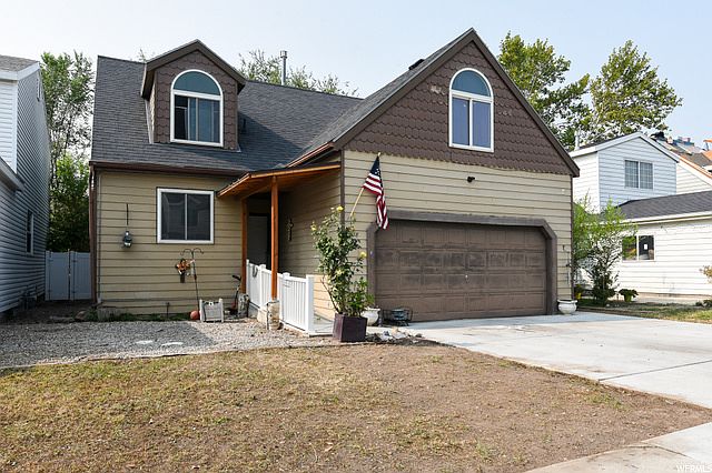 1st image of 318 E Ivy Ln