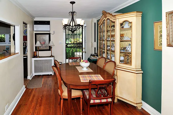 Sold by CENTURY 21 Sunny Gardens Realty, Inc. | media 7