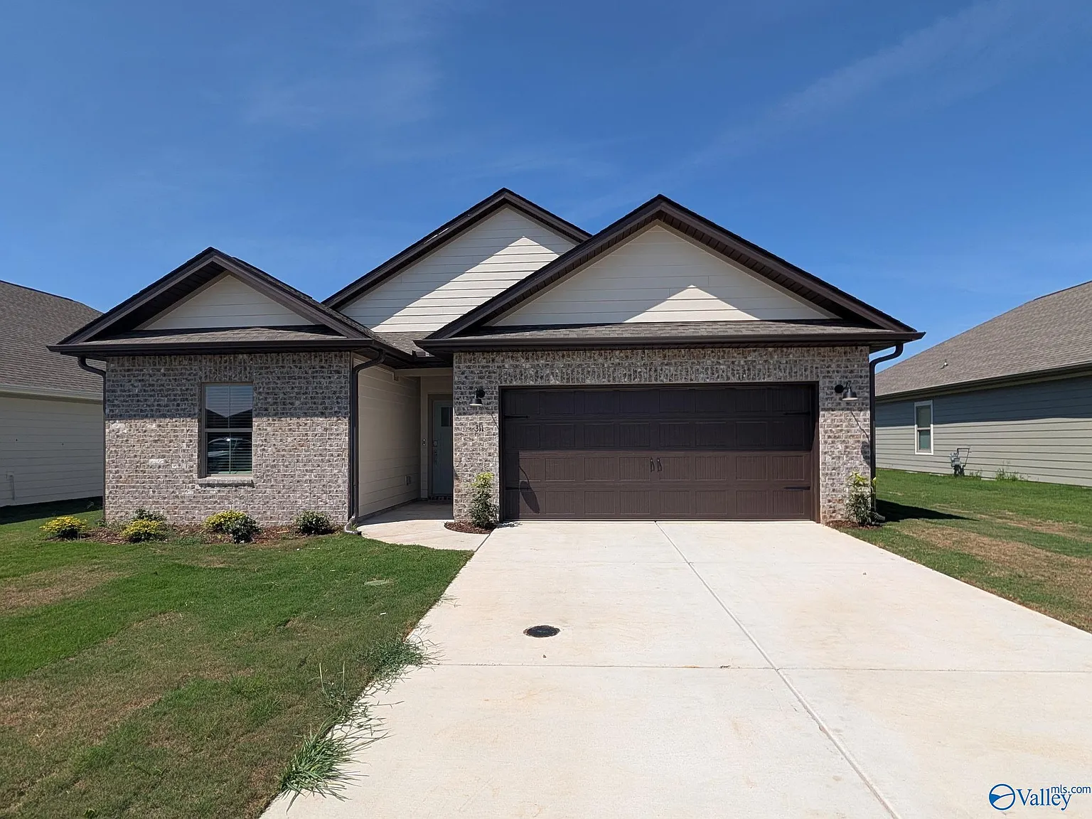 4 bed, 3.0 bath, 1938 sqft, $1,995 — Photo 1
