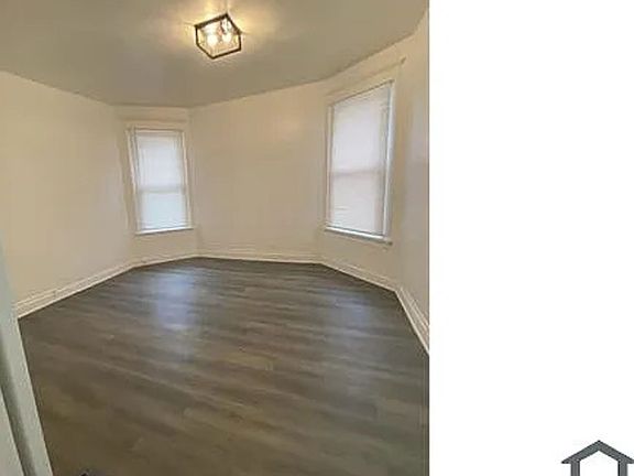 5th image of 642 N Pine Ave Unit 2