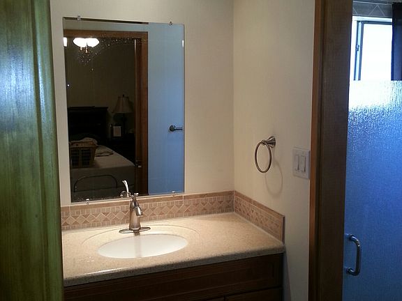 4th image of 1115 Newport Blvd