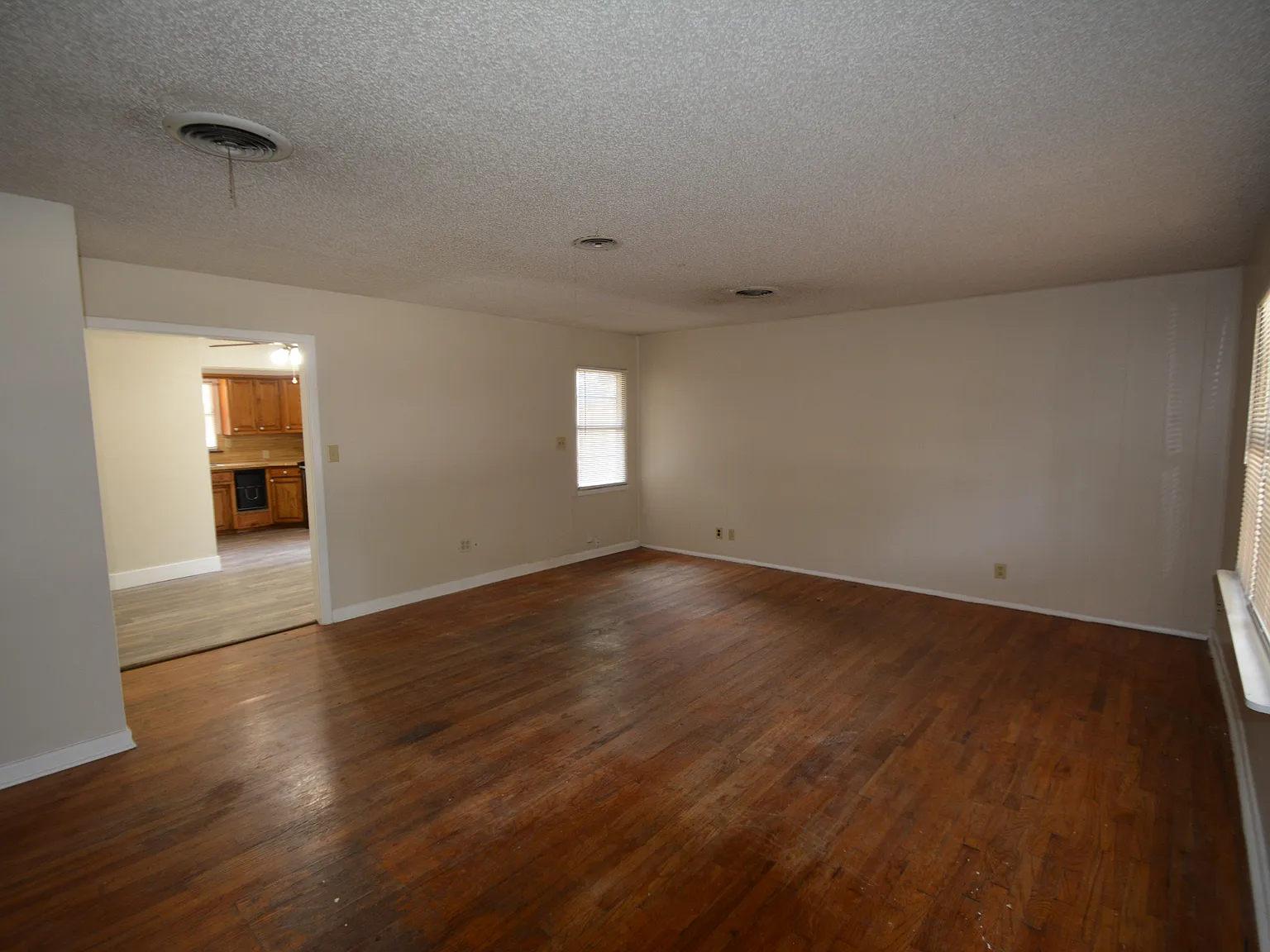 3 bed, 1252 sqft, $1,395 — Photo 3