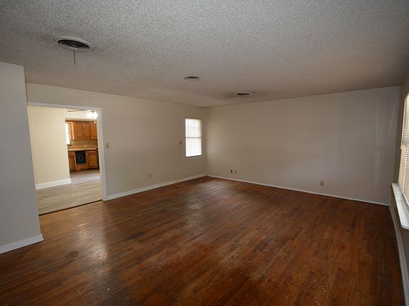 3rd image of 2905 Creston Ave