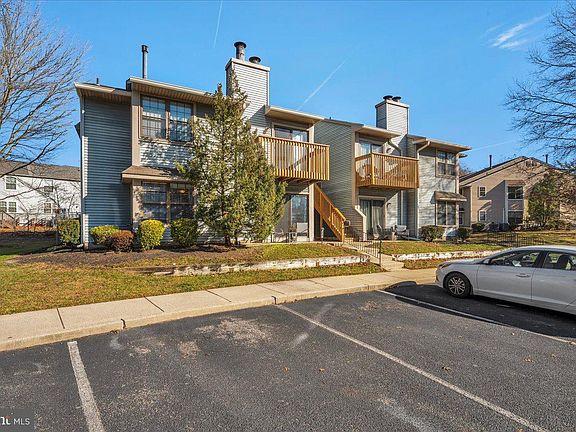 2nd image of 213 Barclay Ct