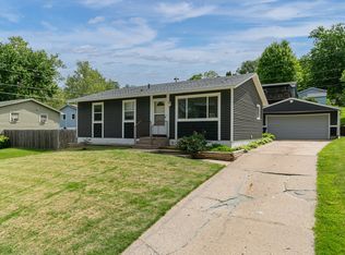 8217 8th St W, Rock Island, IL 61201