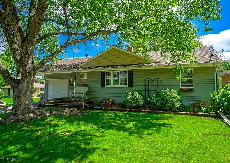 1st image of 458 18th Ave N