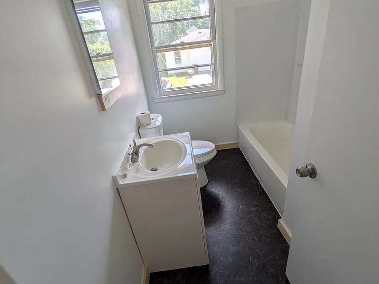 101 McWhorter Ct — Photo 5