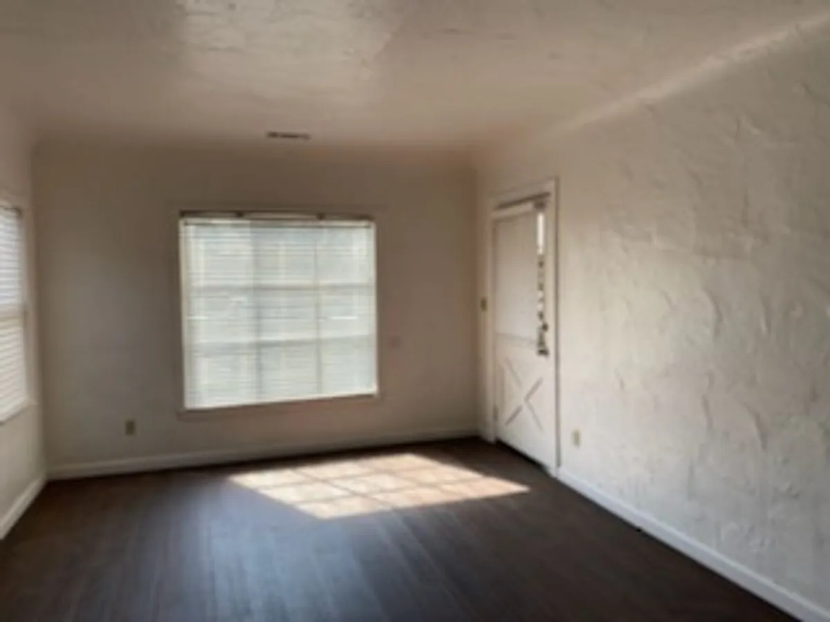 Building Photo - 5013 E Platt Ave
