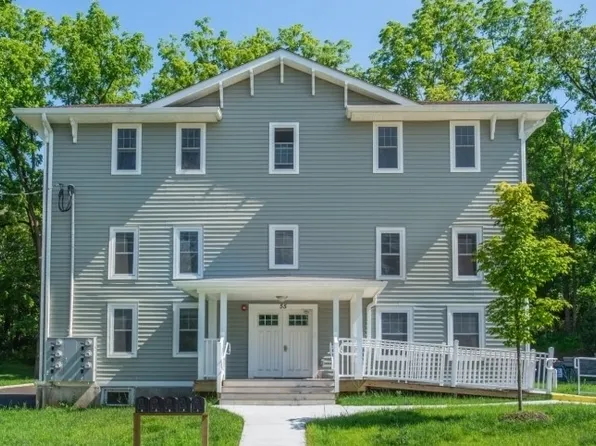 55 Gingerbread Castle Rd #2, Hamburg, NJ 07419