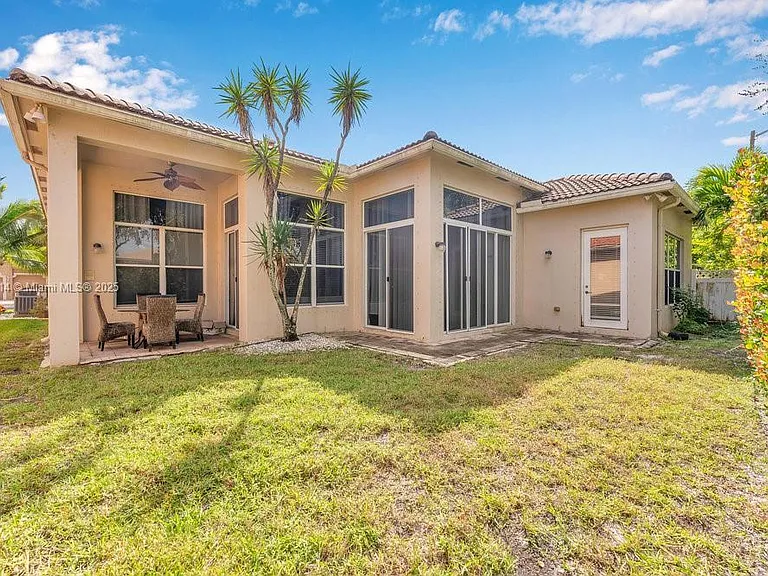 6313 Paradise Cv — Photo 25