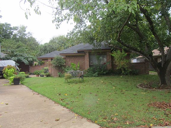 3rd image of 107 Colonial Cir