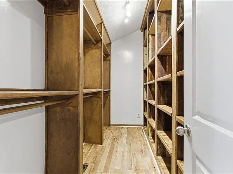9485 Martin Rd — Photo 23