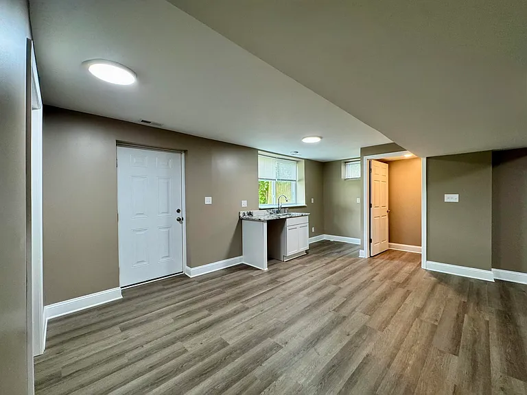 2564 Millbrook Dr — Photo 31