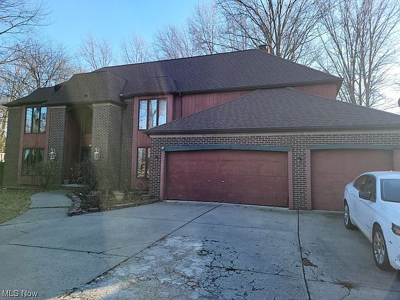 3rd image of 27725 Hilliard Blvd