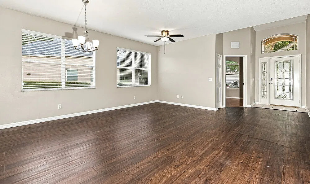 4 bed, 2.0 bath, 1935 sqft, $2,505 — Photo 3