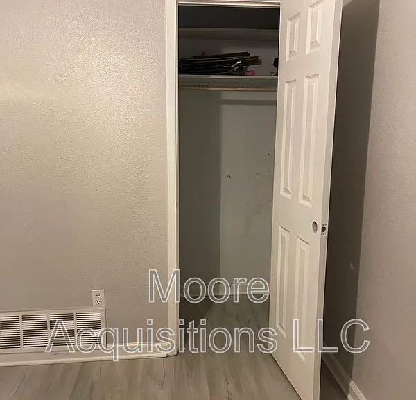 302 E Kansas St — Photo 15