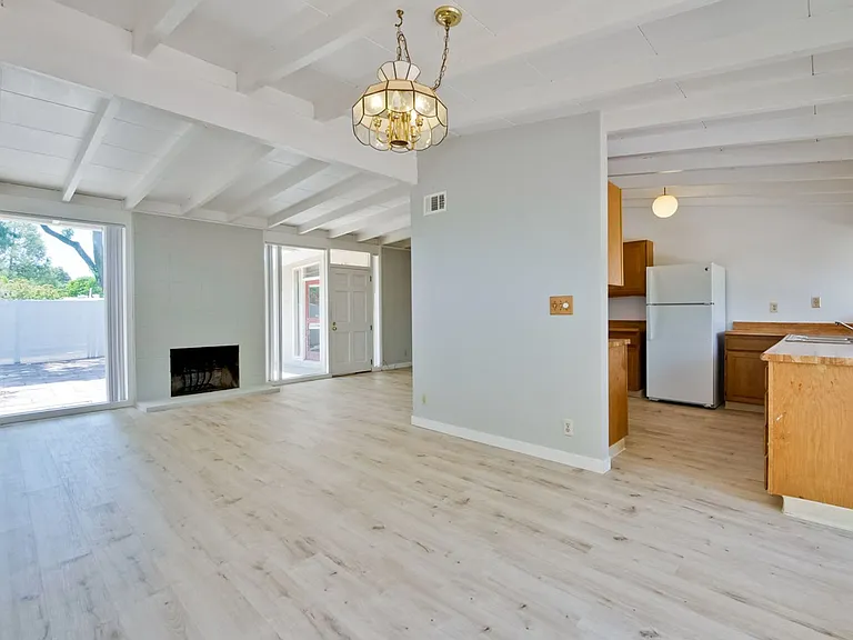 3049 Harding Ave — Photo 7