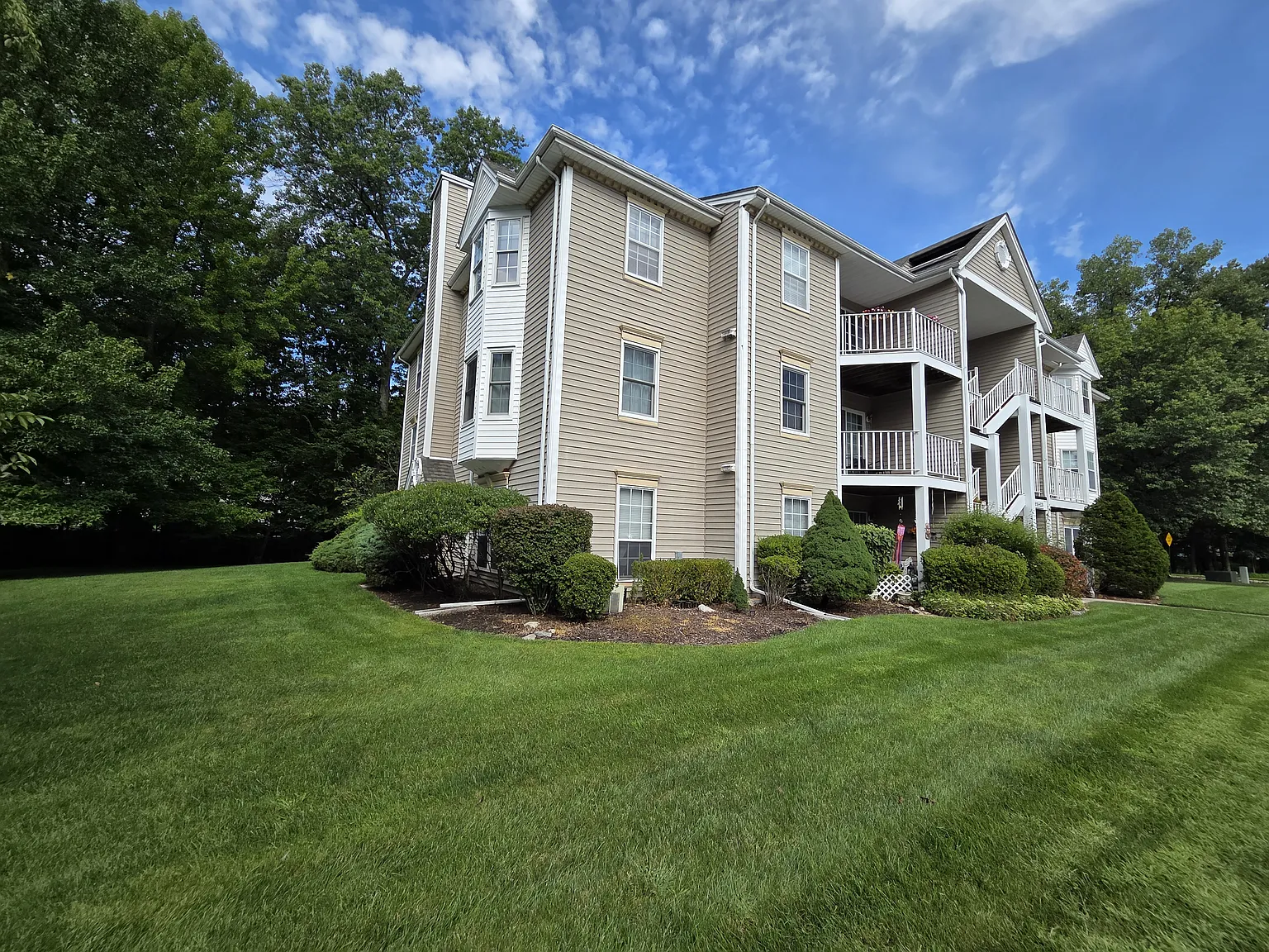 2 bed, 1108 sqft, $3,000 — Photo 3