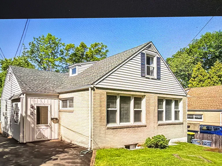 24 Woodlawn Ave #A — Photo 9