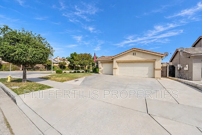 4 bed, 2.0 bath, 2057 sqft, $3,400 — Photo 1