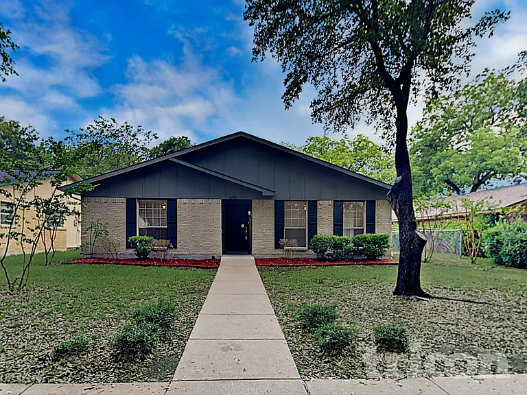 2725 Branch Oaks Dr — Photo 2