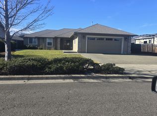 2706 Esther Ln, Grants Pass, OR 97527