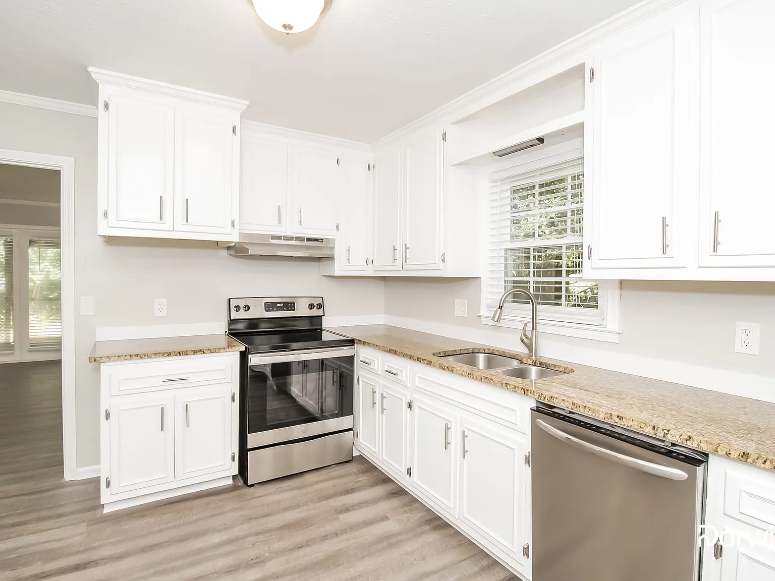 4 bed, 2.0 bath, 1986 sqft, $2,280 — Photo 2