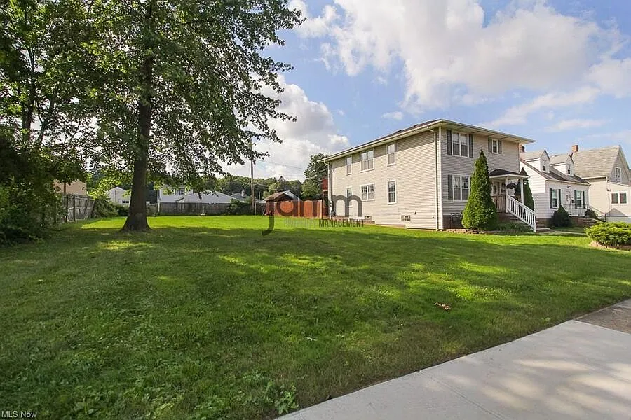 3-Bedroom, 2 Full Bathroom Duplex Apartment in Parma!! — Photo 3