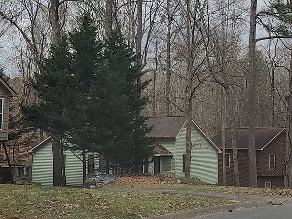 5th image of 1030 Summer Pl NW
