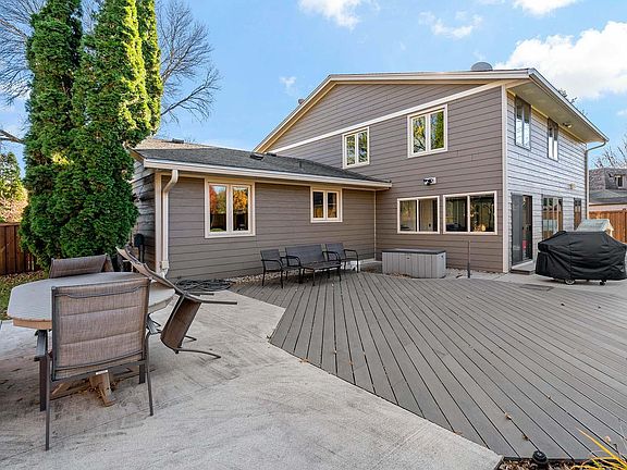 3rd image of 15700 Dawn Dr