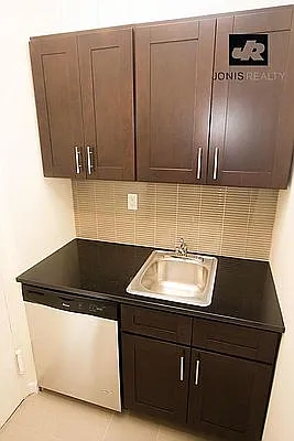 Rented by Jonis Realty | media 3