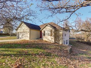 177 Neals Trl, Reeds Spring, MO 65737
