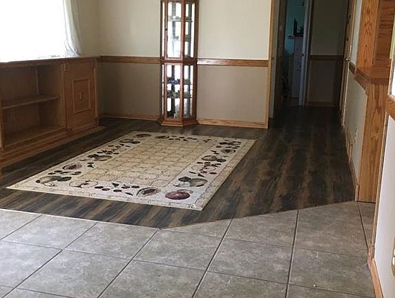 3rd image of 909 Sherwood Dr