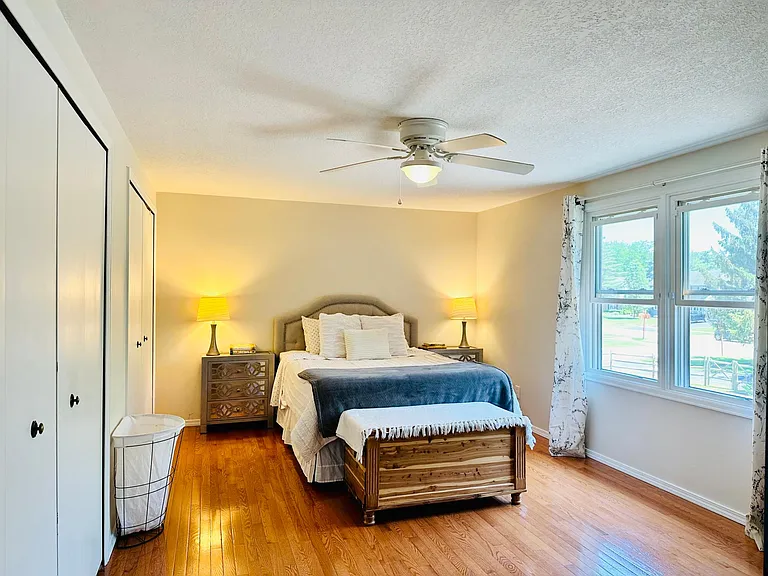8 Applewood Ct W — Photo 13