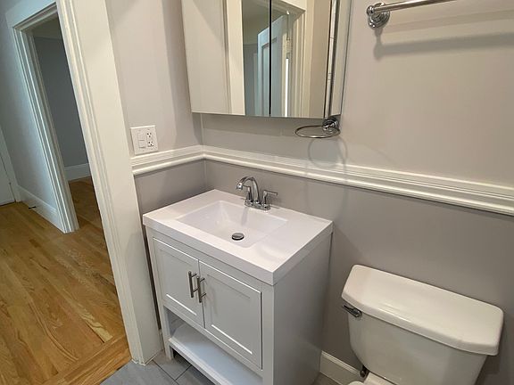 2nd image of 744 Oak St APT 6