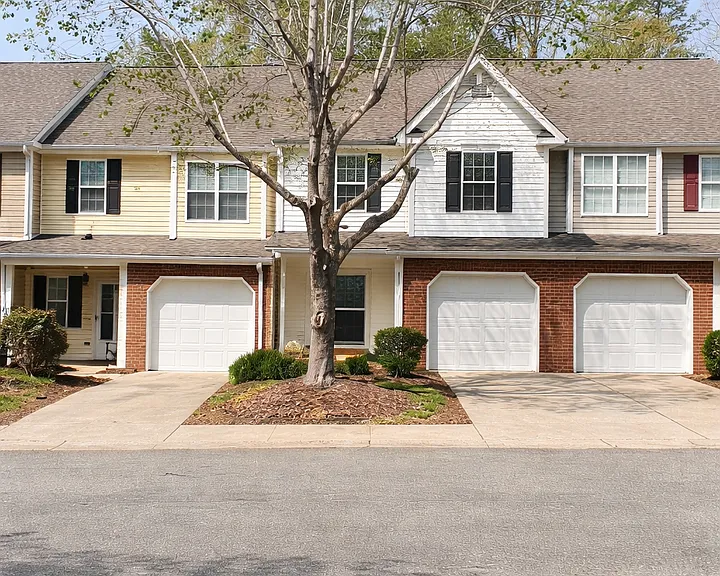 917 Creek Crossing Trl — Photo 30