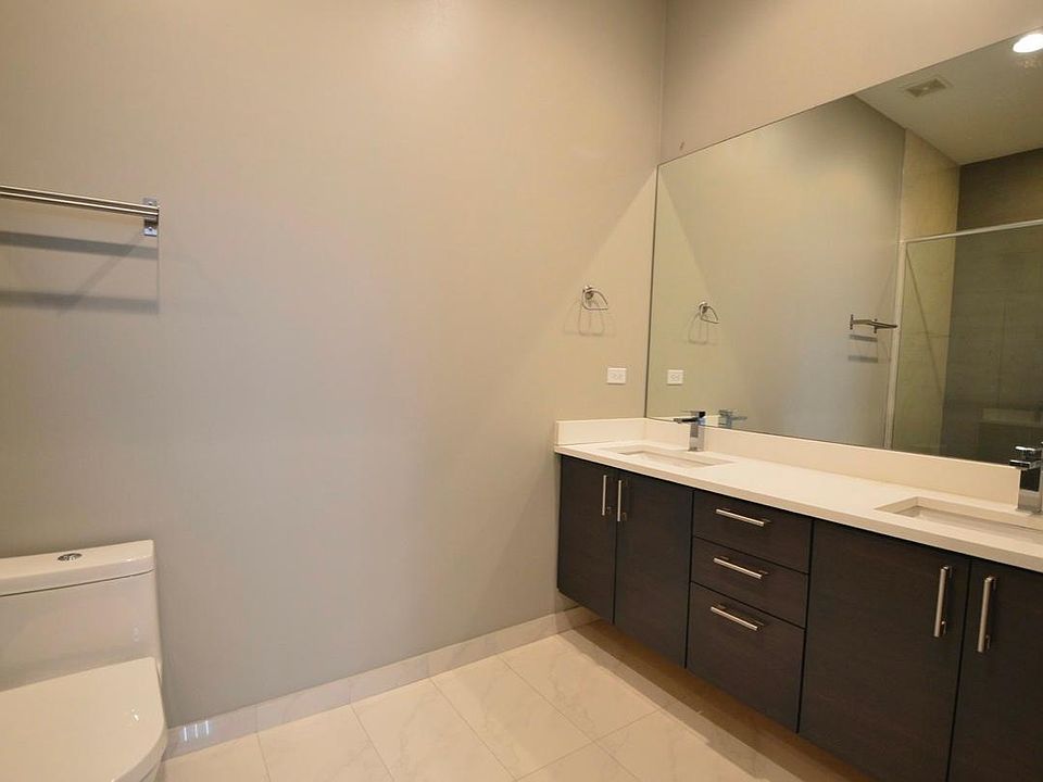 1st image of 1637 W Warren Blvd