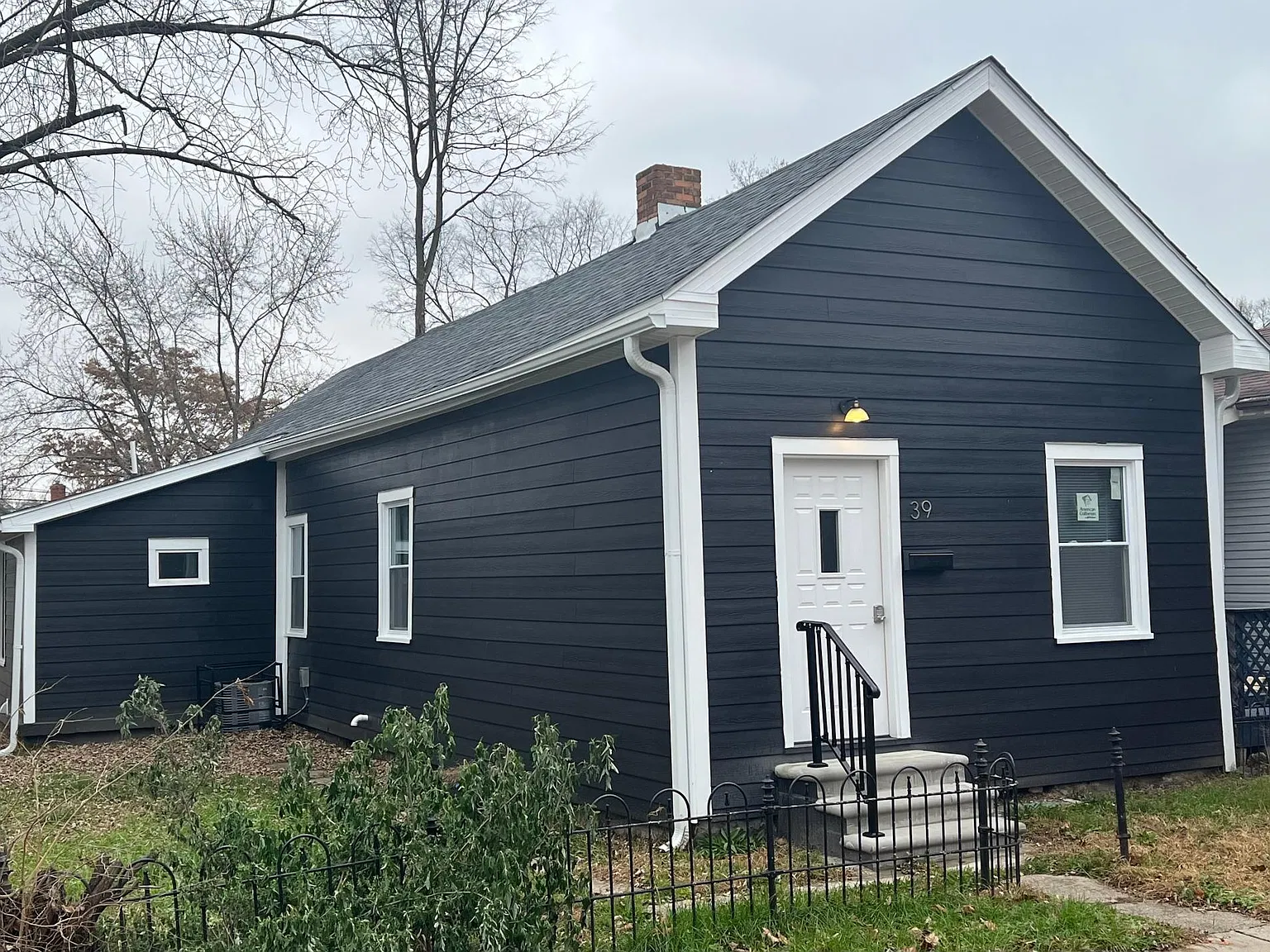 3 bed, 1004 sqft, $1,900 — Photo 1