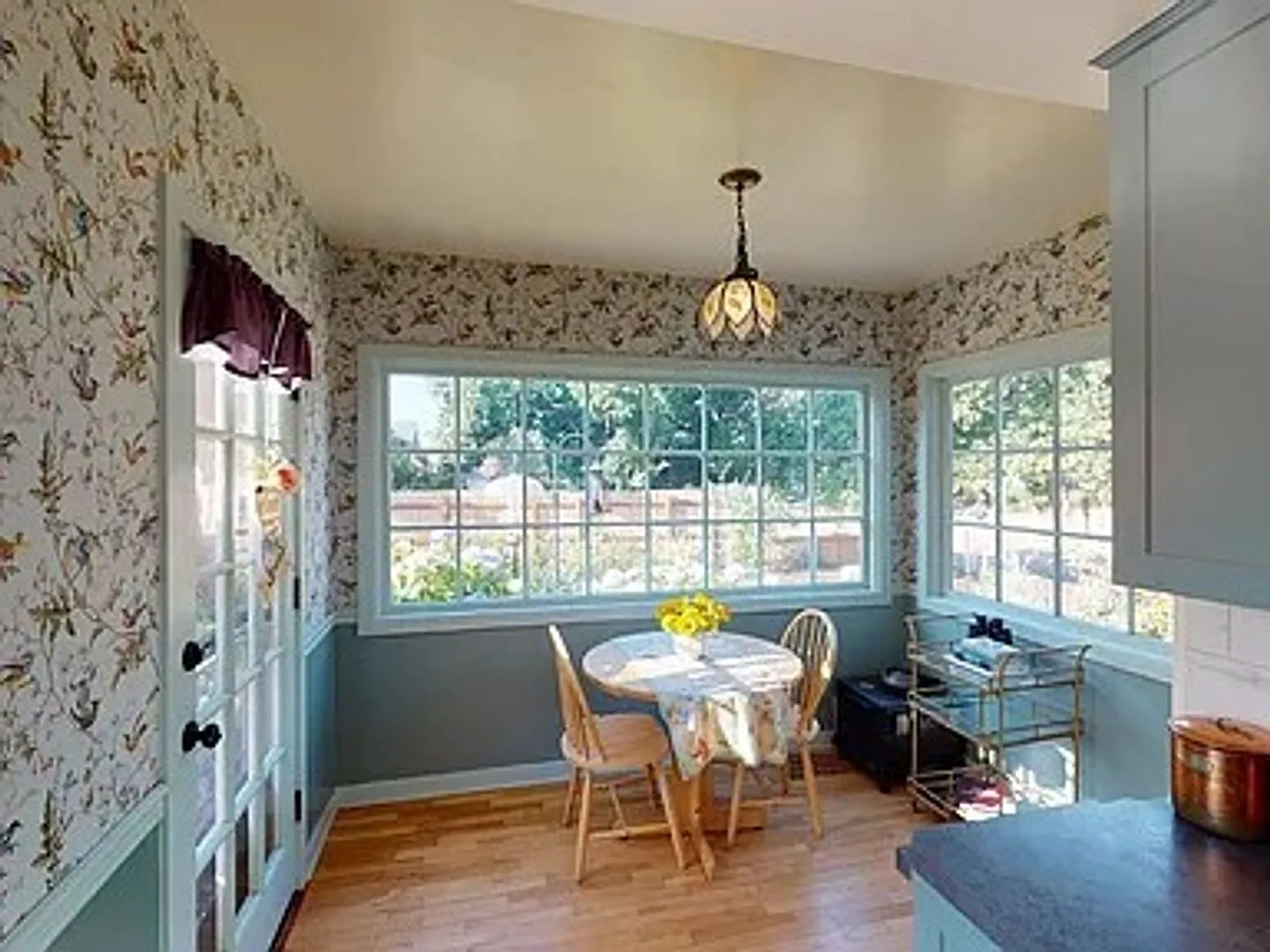 Beautiful 4 bed 3 bath home - 322 W. Chapman — Photo 4