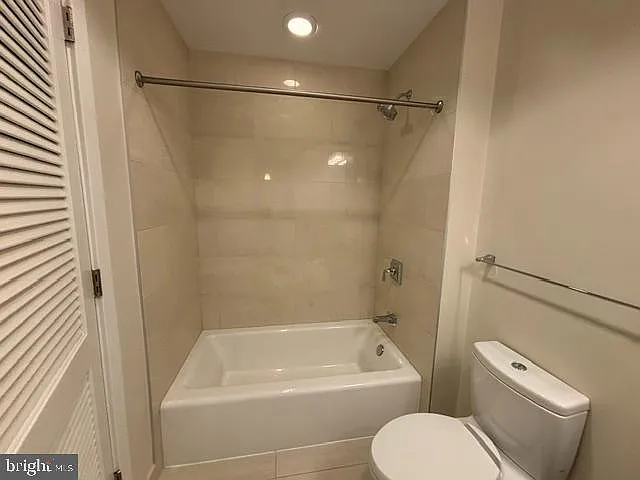 7171 Woodmont Ave #806 — Photo 23