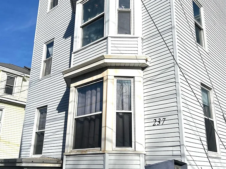237 High St #9 — Photo 9
