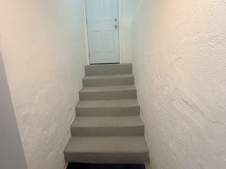 124 Winfield Ave #1 — Photo 31