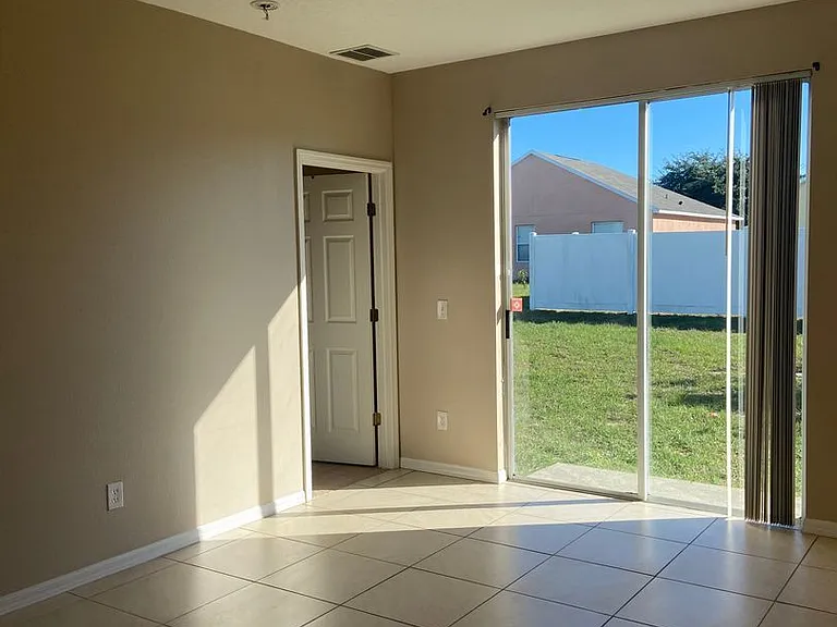 628 Madina Cir — Photo 14