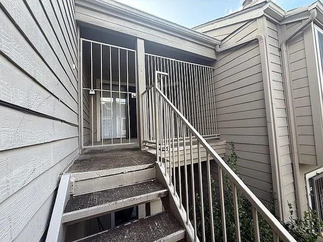 1 bed, 1.0 bath, 835 sqft, $1,300 — Photo 2